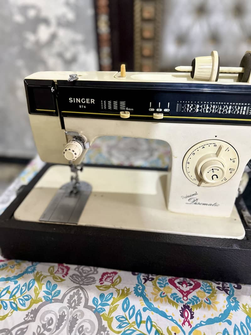 Singer Sewing Machine 1