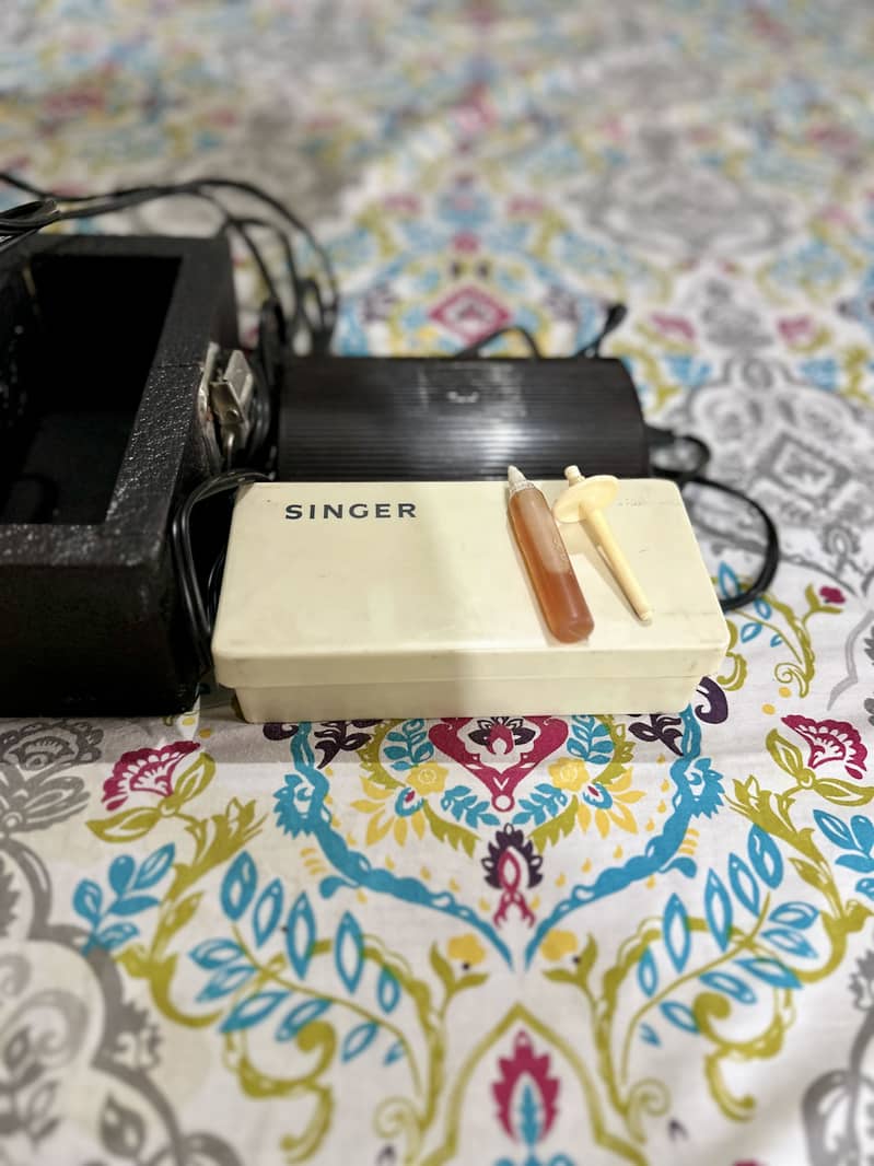 Singer Sewing Machine 4