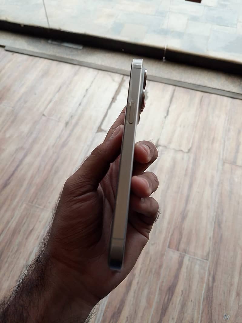 iPhone 15pro max 6