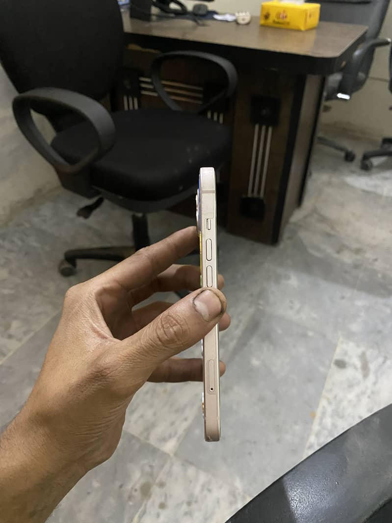 Apple iPhone 13 3