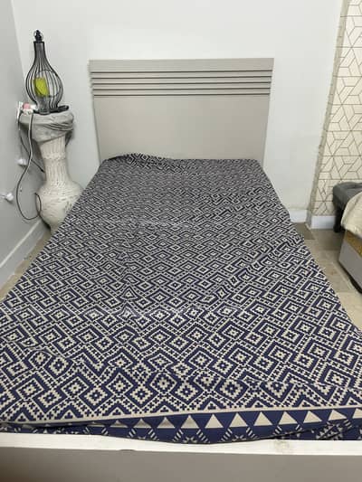single bed with mattres