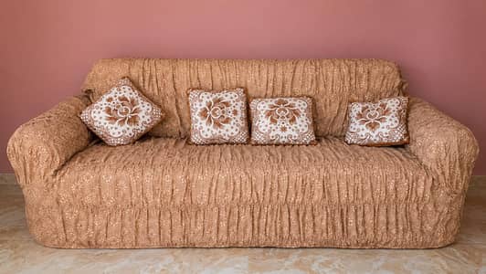 5 Seater Sofa with table Set For Sale – Good Condition