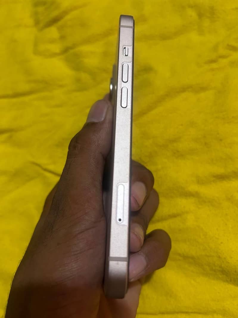 Apple iPhone 13 1