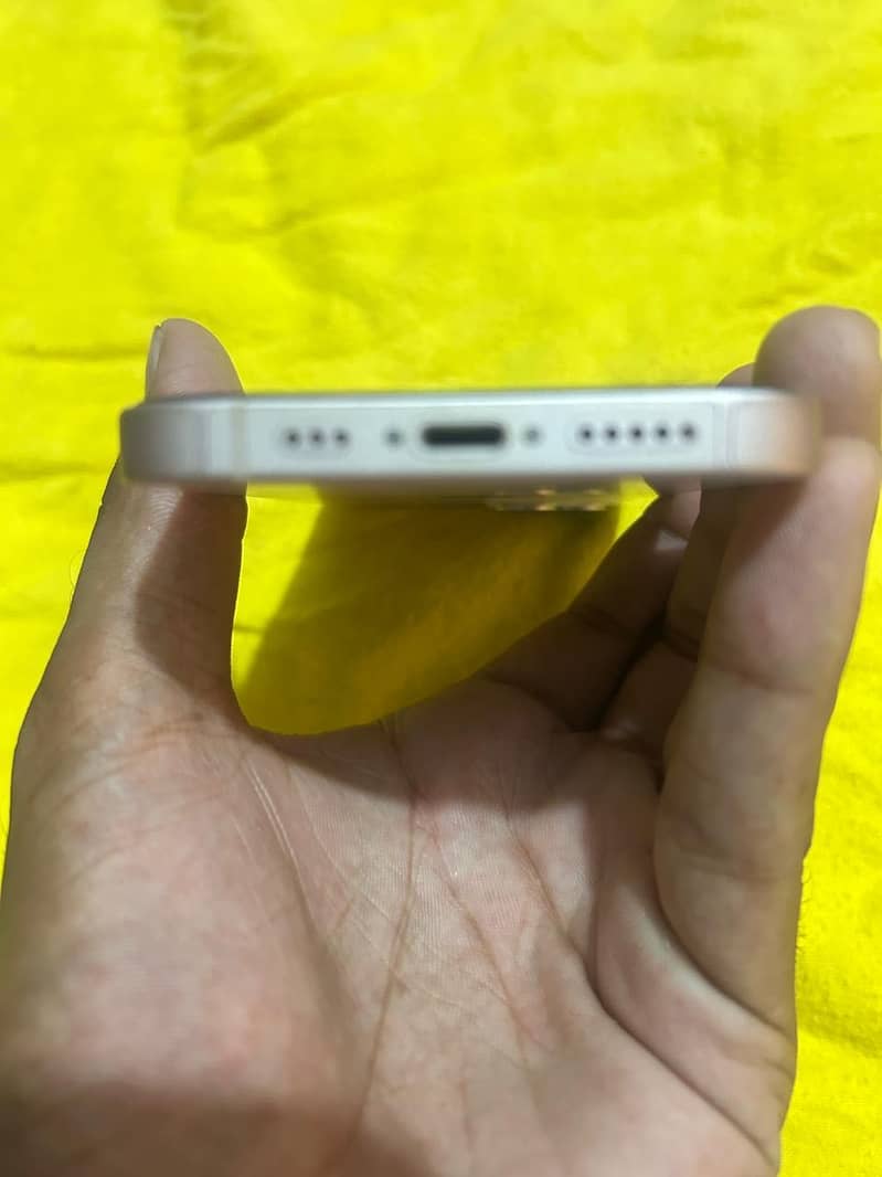 Apple iPhone 13 5