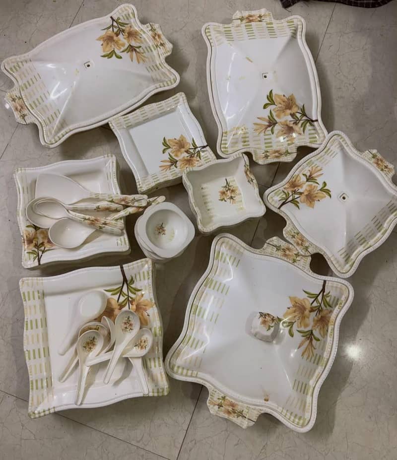 plastic dinner set. . 0
