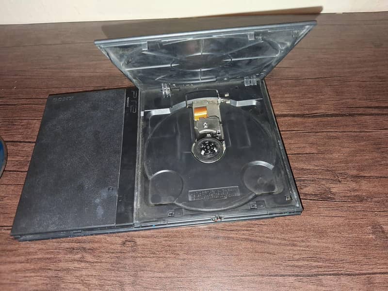PlayStation 2 + 2 Controllers 3