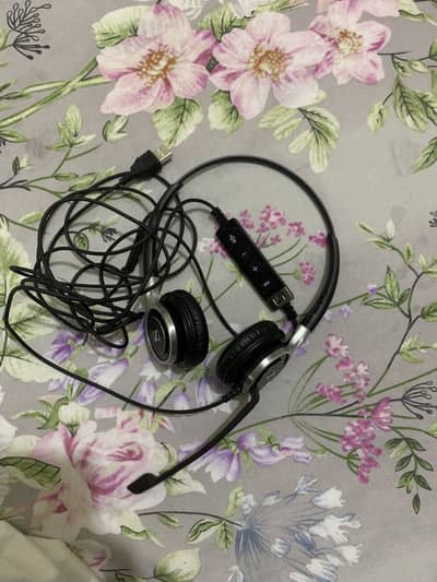 Sennheiser Wired Headset with Microphone – Good Condition