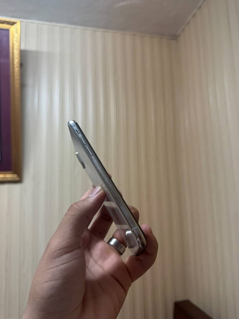 Apple iPhone X 3