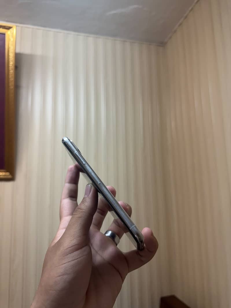 Apple iPhone X 6