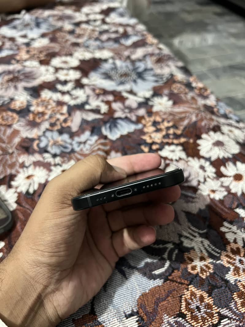 Apple iPhone 15 3