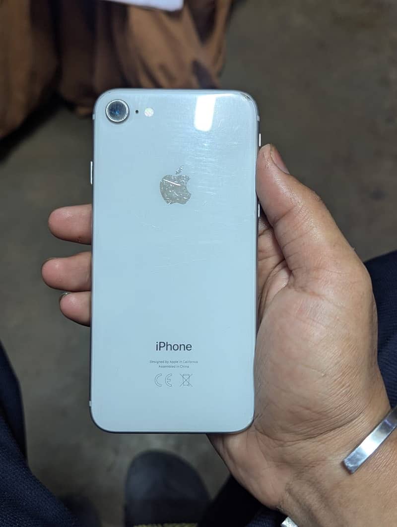 Apple iPhone 8 1