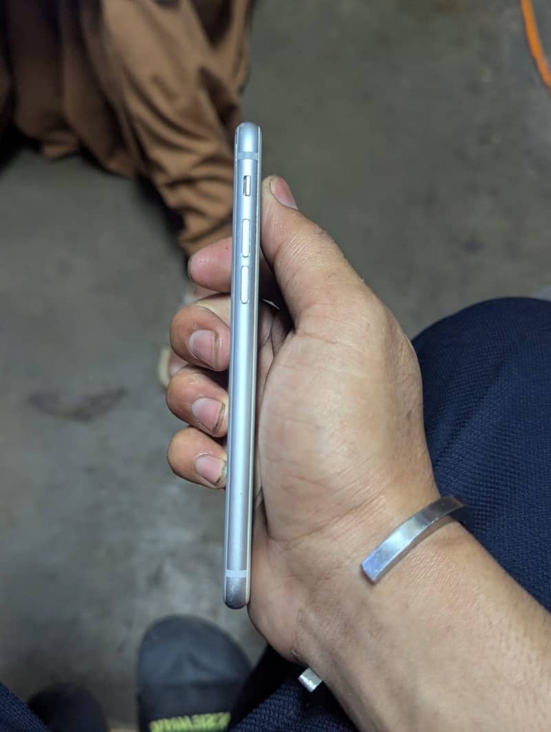 Apple iPhone 8 3