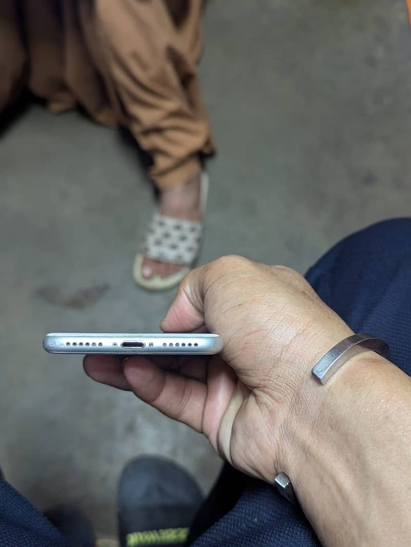 Apple iPhone 8 5