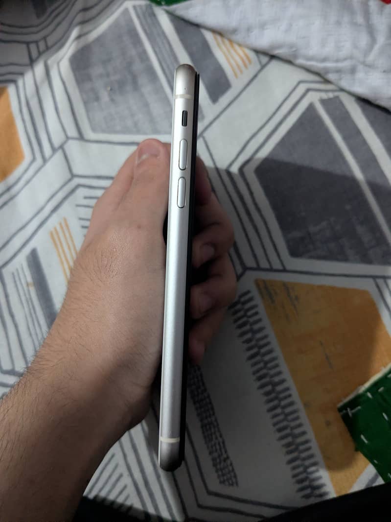 Apple iPhone 11 3