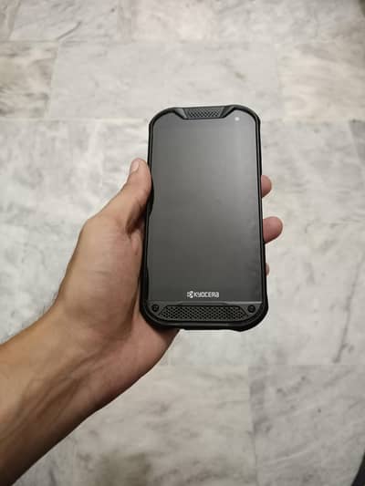 Kyocera duraforce pro 2 rugged military device 4gb 64gb Snapdragon Led
