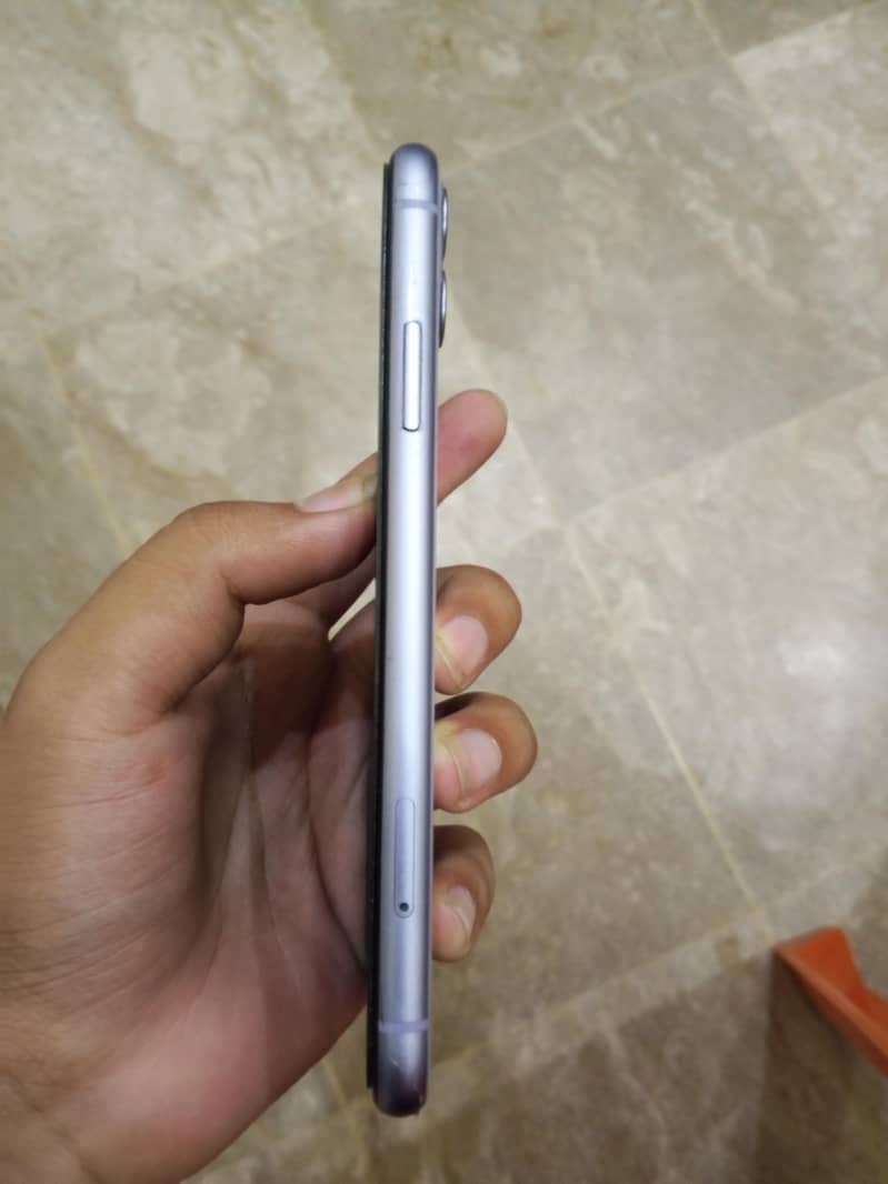 Apple iPhone 11 3