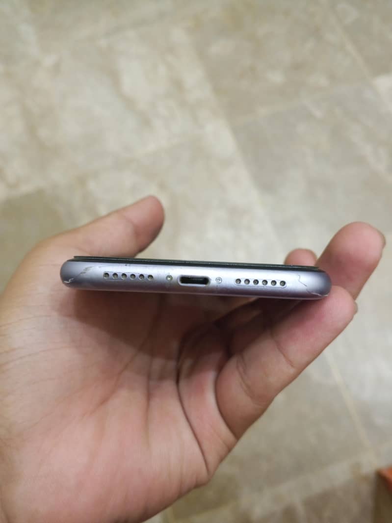 Apple iPhone 11 7