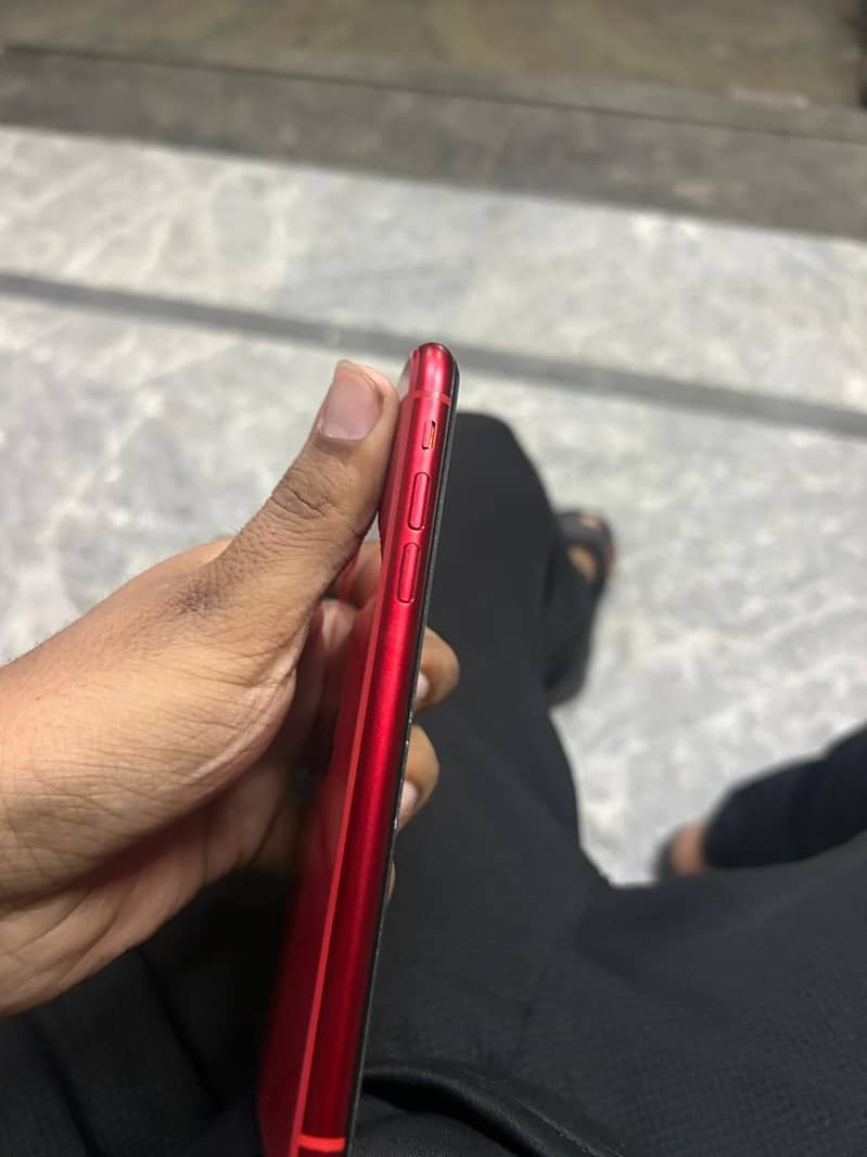 Apple iPhone 11 4