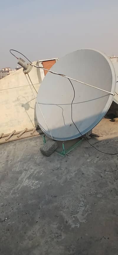 WHITE DISH ANTENNA WITH LNB AND RECEIVER 10/10 quality available