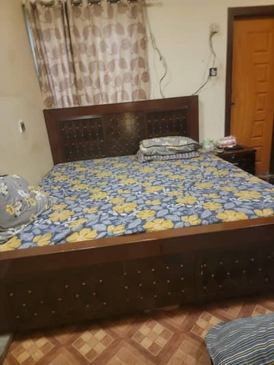 wooden bed in excellent condition king size