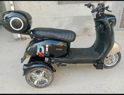 Evee Nisa 3 Wheel Electric Scooter - Perfect Condition