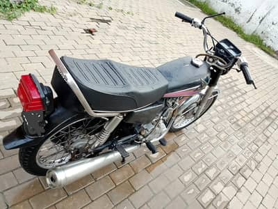 Honda CG 125 – Well Maintained, Lahore Registered, Biometric Available