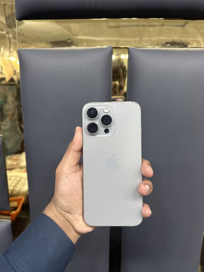 Apple iPhone 15 Pro Max 0