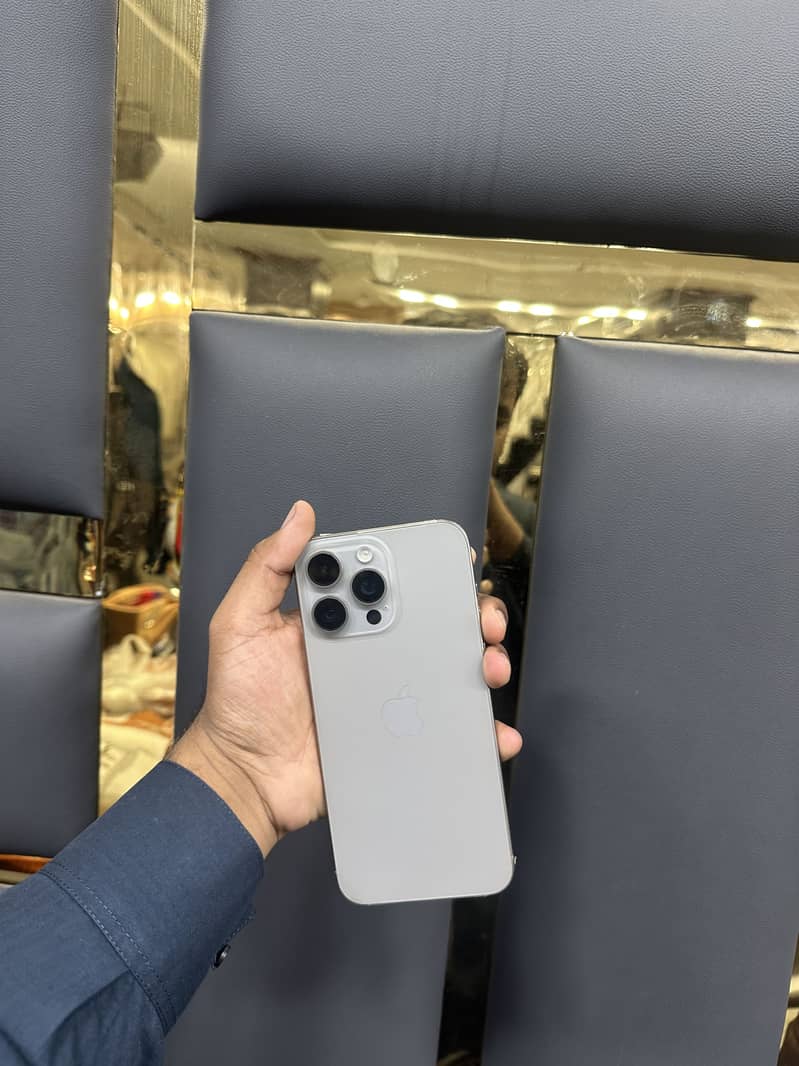 Apple iPhone 15 Pro Max 2