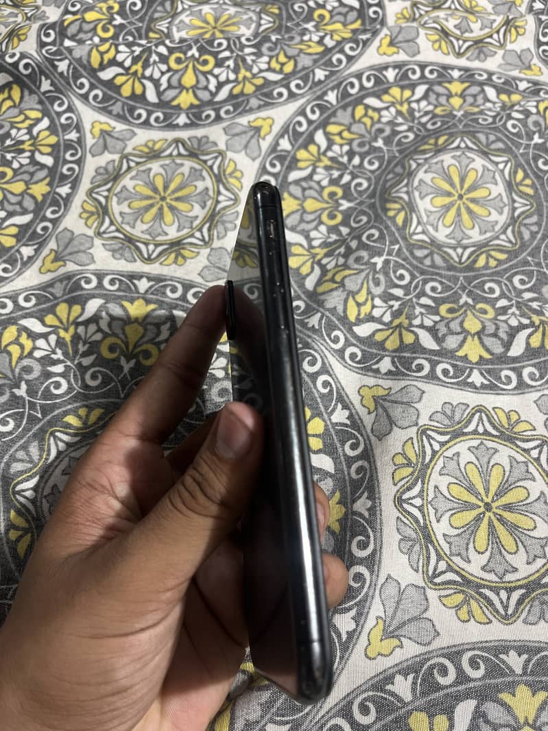 Apple iPhone X 5