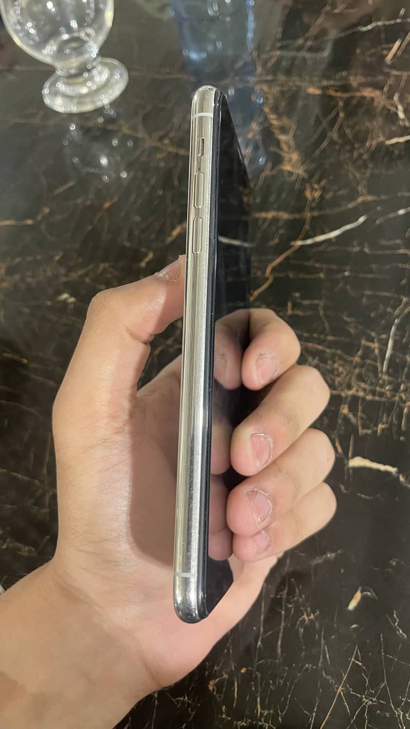 Apple iPhone 11 Pro Max 1