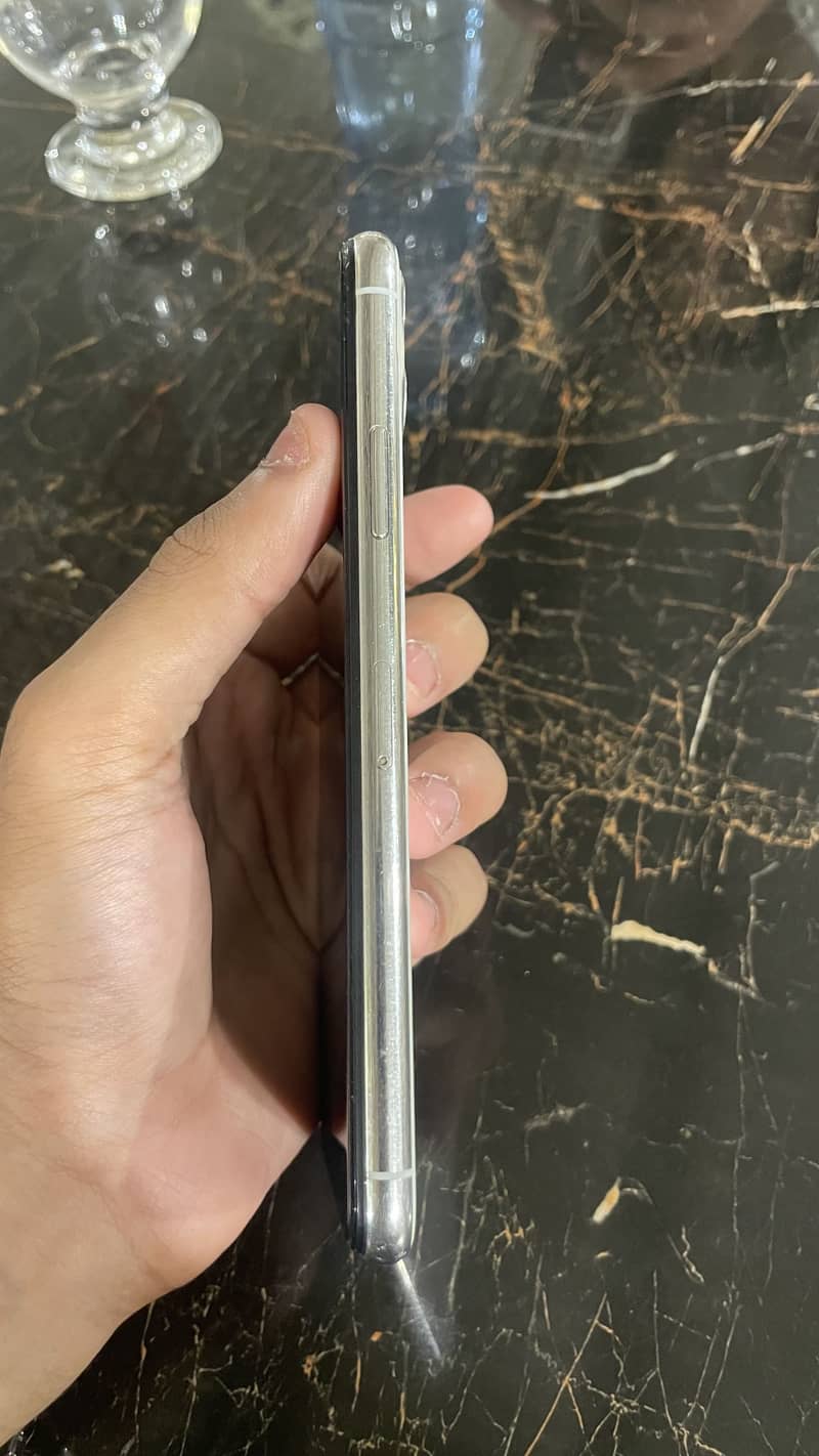 Apple iPhone 11 Pro Max 2