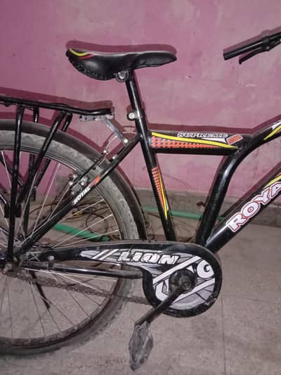Cycle for sale 10 by 10 But  chan issue