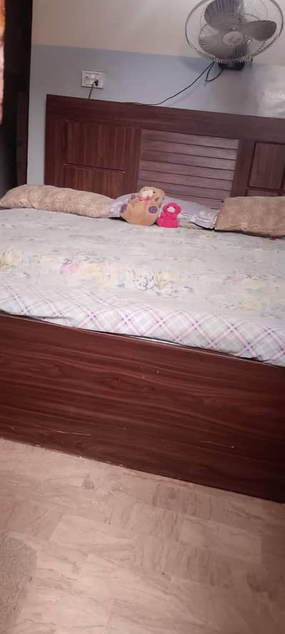 full king size bed / dressing table/ side table