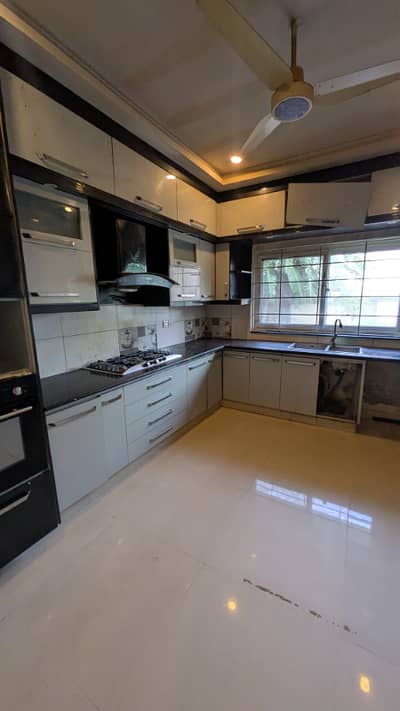 GULBERG RESIDENCIA 10M FULL HOUSE FOR RENT