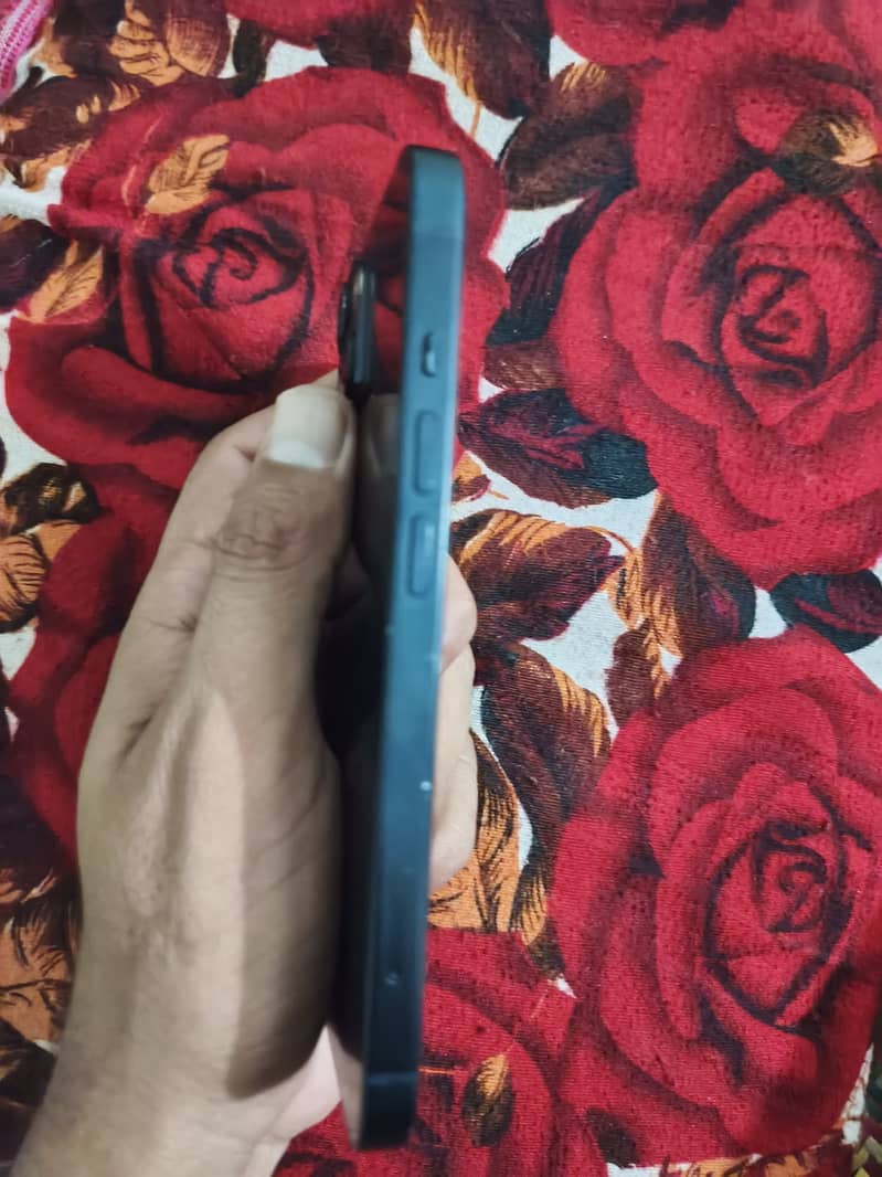 Apple iPhone 13 2