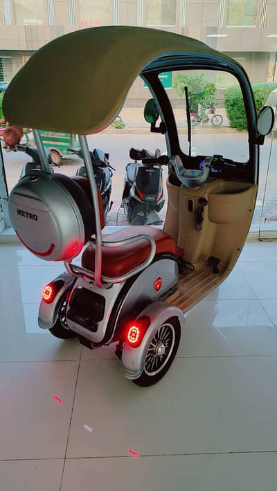 Metro Premium 3-wheeler electric scooter