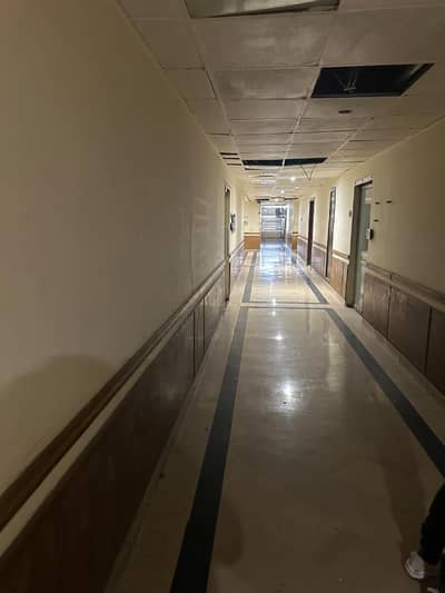 Corporate Office 800 Sqft , Siddiq Trade Centre Urgent Sale