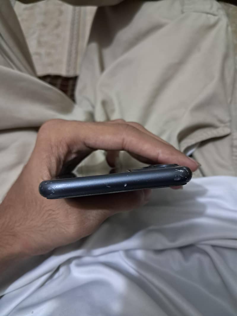 Apple iPhone 11 3