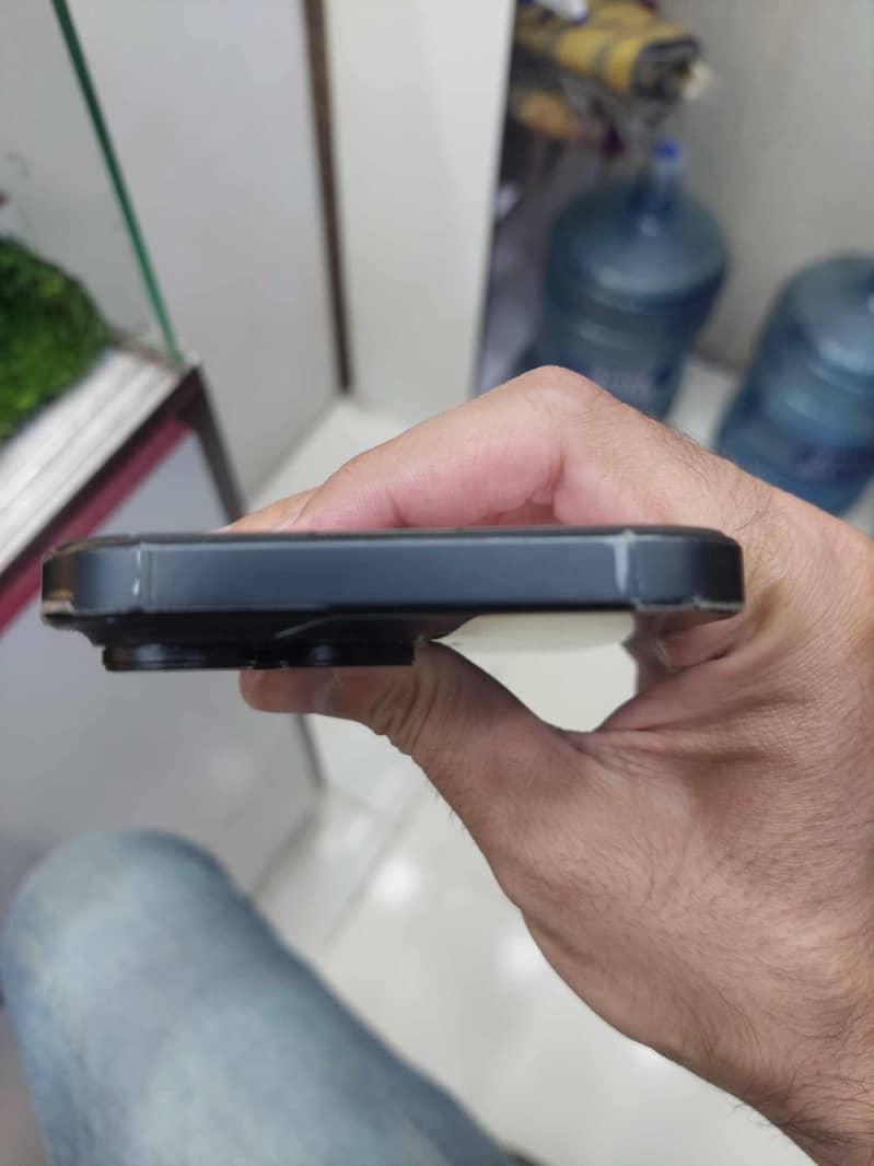 Apple iPhone 16 Pro Max 2