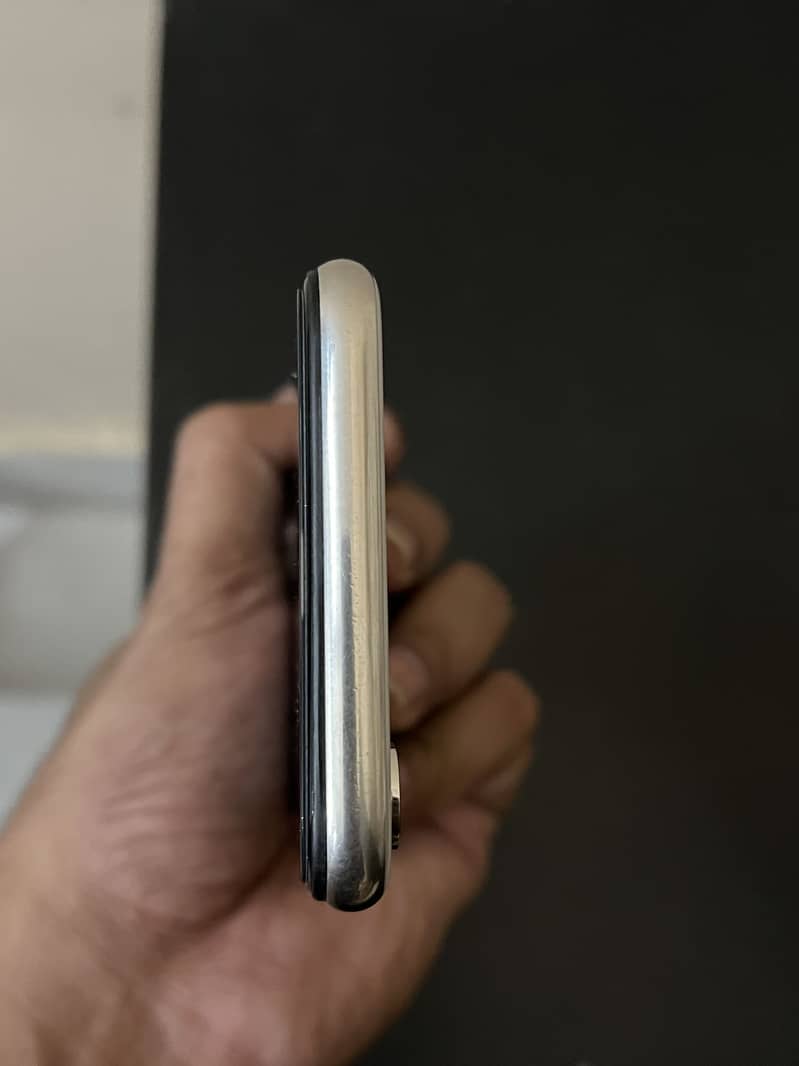 Apple iPhone X 4