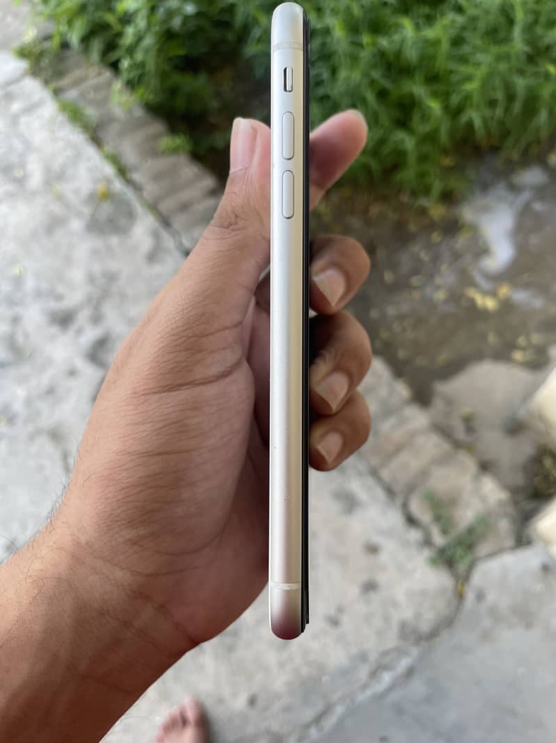 Apple iPhone 11 5