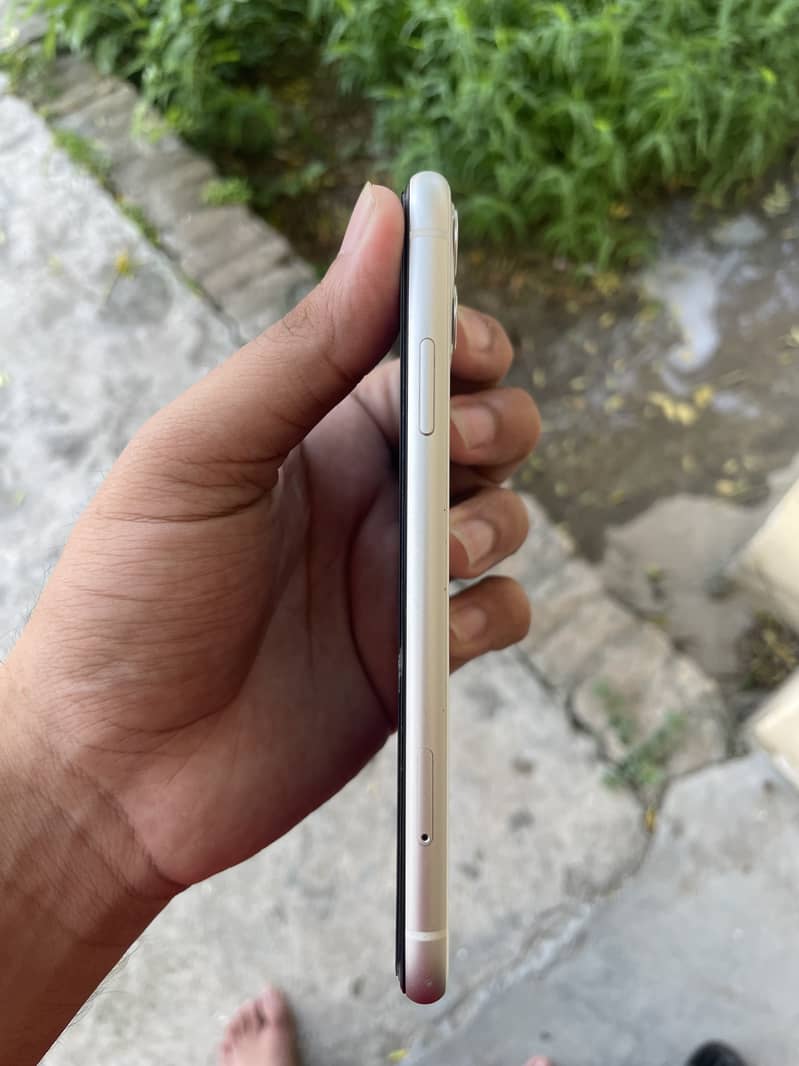 Apple iPhone 11 6