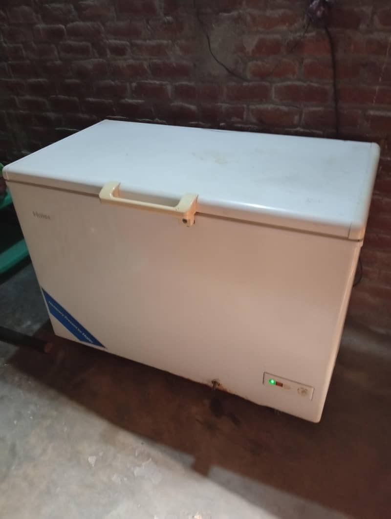 Large deep freezer 0