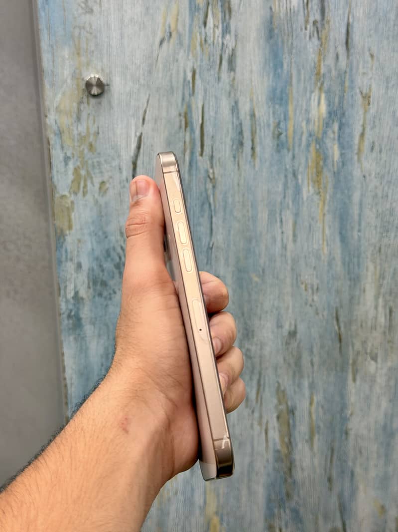 Apple iPhone 16 Pro Max 2