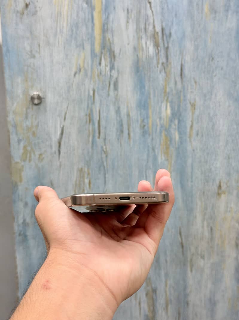 Apple iPhone 16 Pro Max 3
