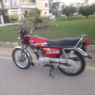 Antique bike Honda 125.03341173777