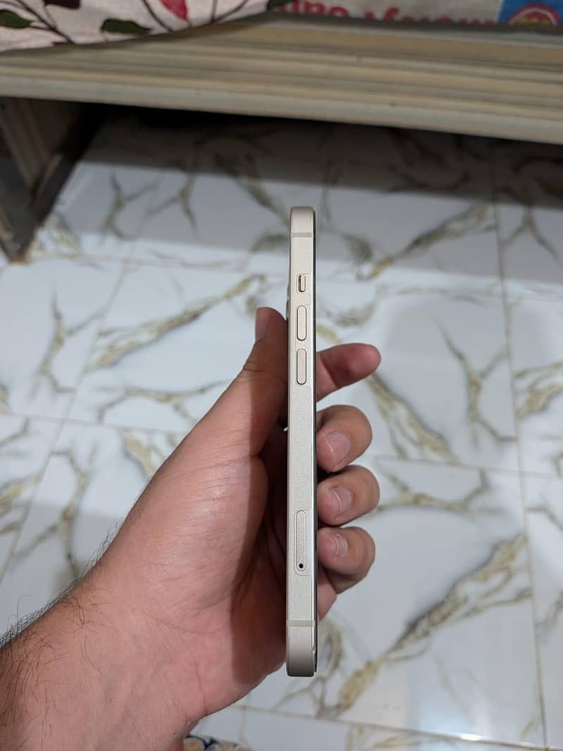 Apple iPhone 13 4