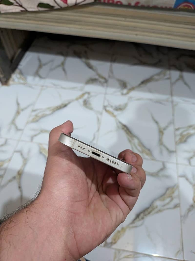 Apple iPhone 13 5