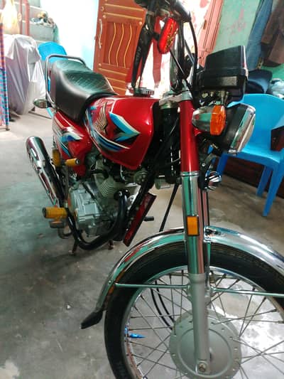 Honda 125 24 model baik ma koee be Kam nahi hain full baik okay hain