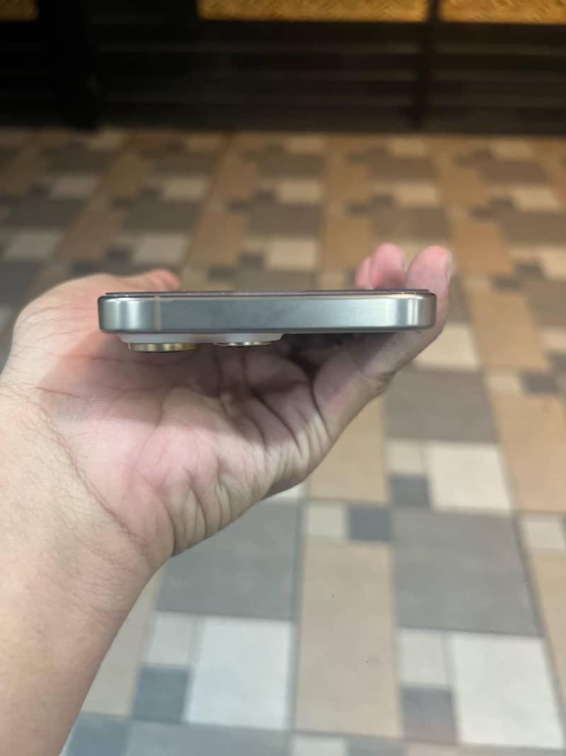 Apple iPhone 16 Pro Max 3